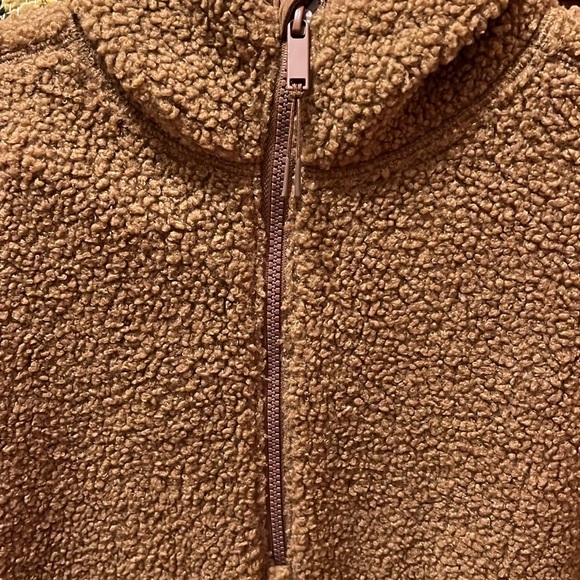 NWT Old Navy 1/2 Zip Sherpa Pullover in Chocolate - Picture 4 of 8